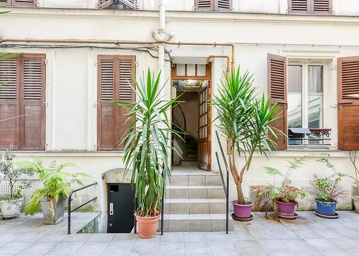 Design Batignolles Lignes 13 & 14 פריז